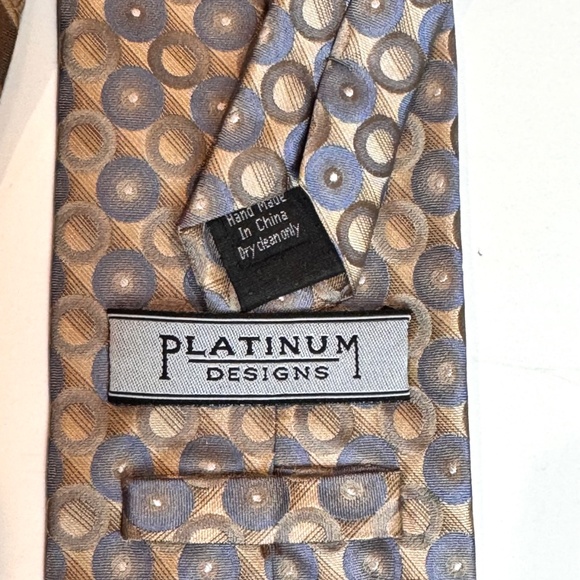 Four Men's 100% Silk Ties Platinum Designs, Jones NY, Etc. - Picture 9 of 9